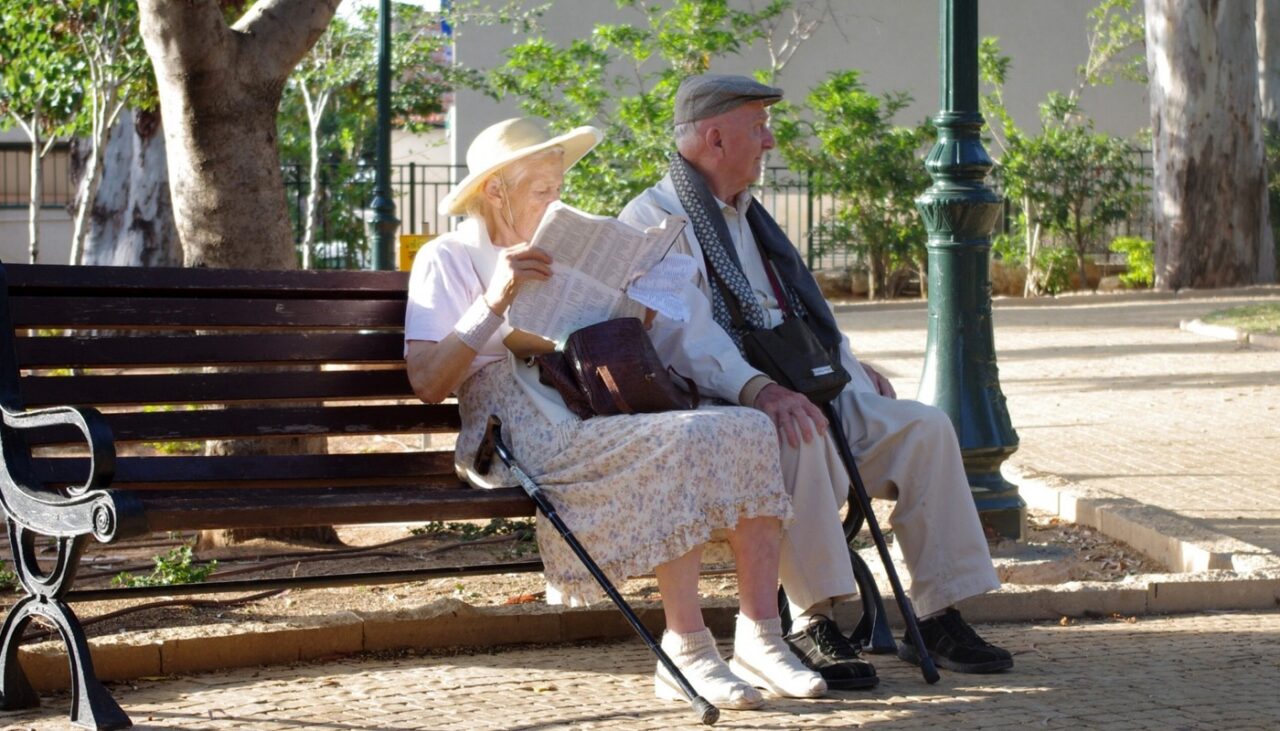 Realizând că fiica nu îi seamănă deloc, un bărbat și-a tot acuzat soția de adulter. După 38 de ani, a aflat adevărul bulversant. Ce se întâmplase, de fapt
