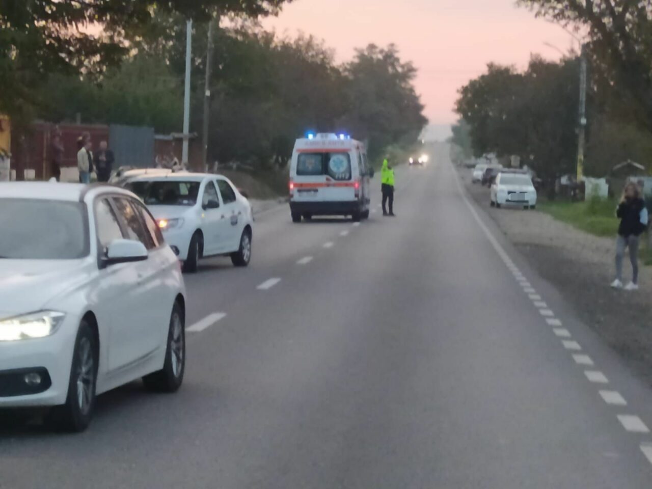 O fată de 13 ani a murit în drum spre şcoală. Eleva a fost spulberată de mașina condusă de o șoferiță de 25 de ani