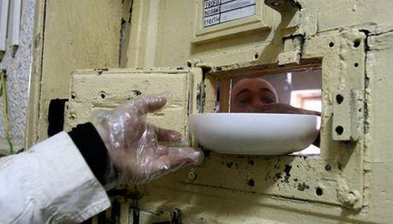 Avem meniul! Ce mănâncă în fiecare zi pușcăriașii din Penitenciarul Gherla. Acuzații grave din partea unui deținut
