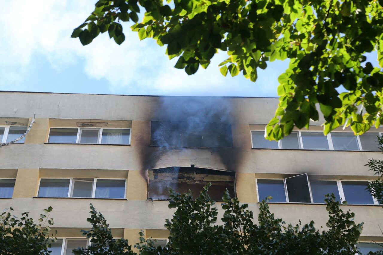 Incendiu într-un bloc din București. Mai multe persoane au fost evacuate | FOTO, VIDEO