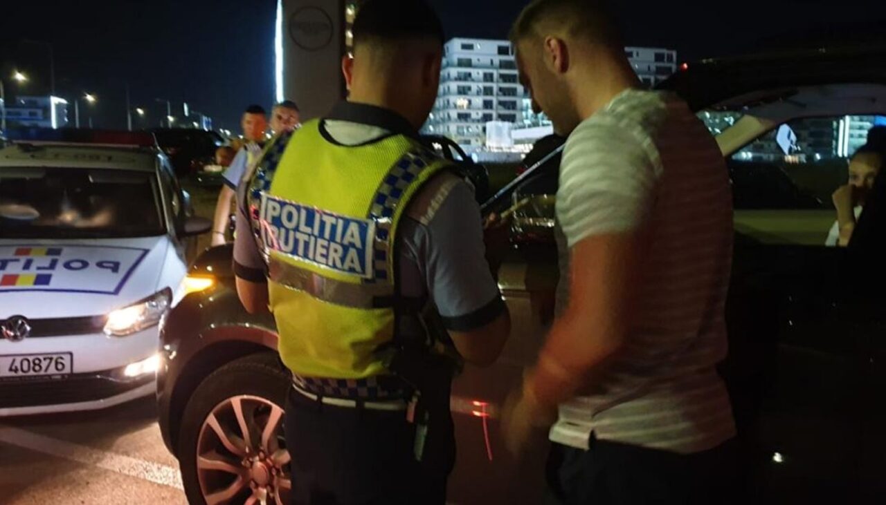 Prins fără permis, Gheorghe din Constanța i-a dat polițistului 50 de euro și 2 sticle de whisky, ca să-l ierte. Ce a urmat