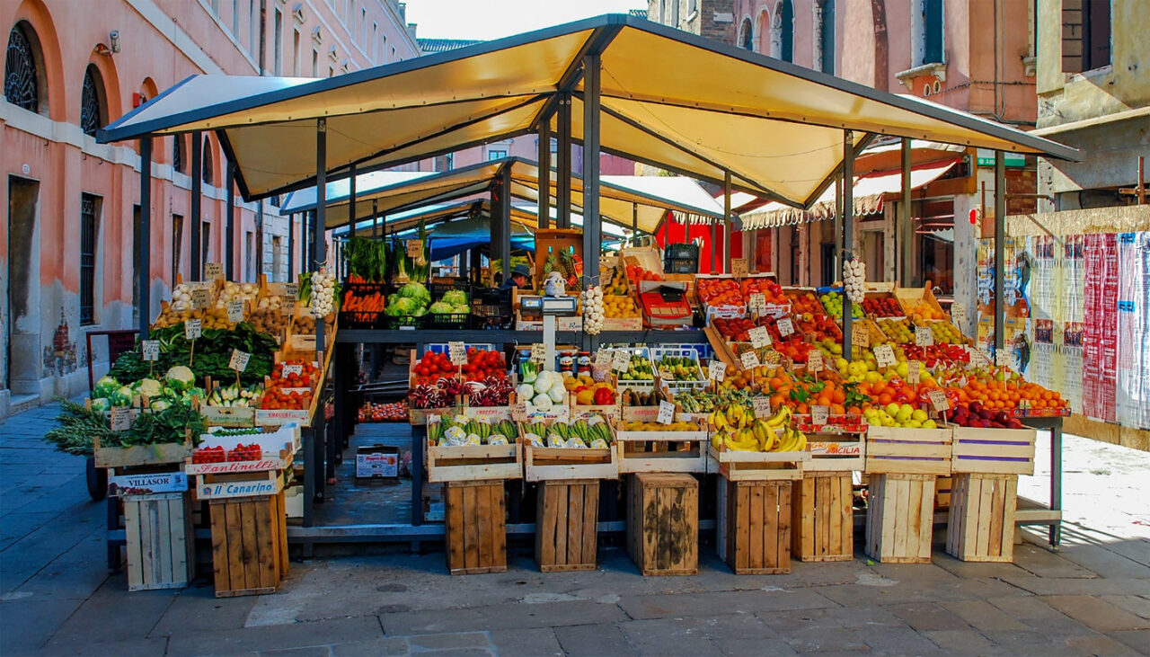 Alimentul al cărui preț s-a dublat în octombrie 2022. E mâncarea preferată a românilor!