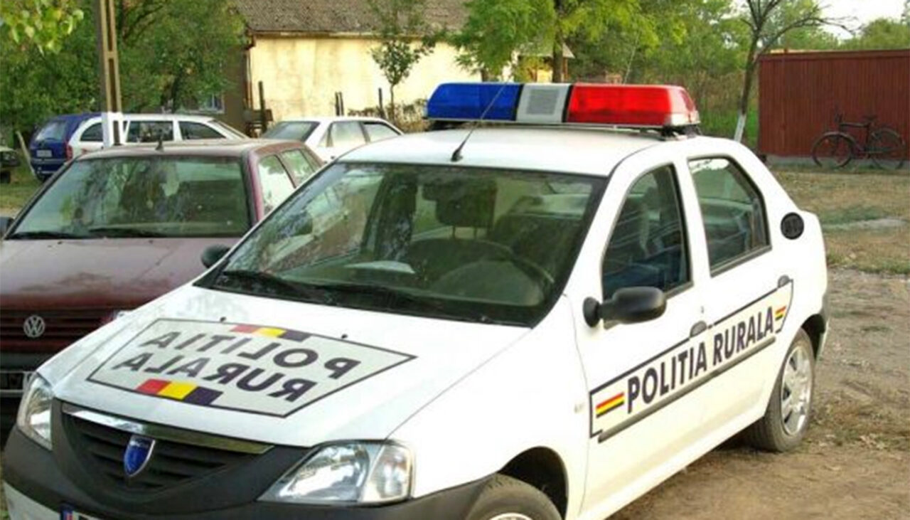 Telenovelă cu „finalizare” fericită în Vaslui! Doi polițiști, prinși iubindu-se în mașină, chiar în timpul serviciului