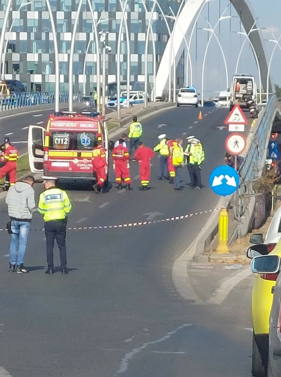 Accident grav în București. Un tânăr a murit. Circulația este restricționată pe Podul Basarab