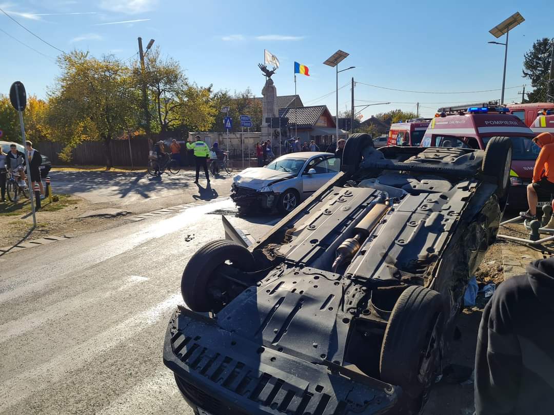 Doi adulți și cinci copii au fost răniți într-un grav accident rutier, în localitatea ilfoveană Moara Vlăsiei