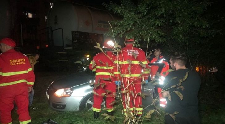 VIDEO | Un bărbat a fost lovit de tren, în timp ce făcea live pe facebook. Cum s-a întâmplat totul
