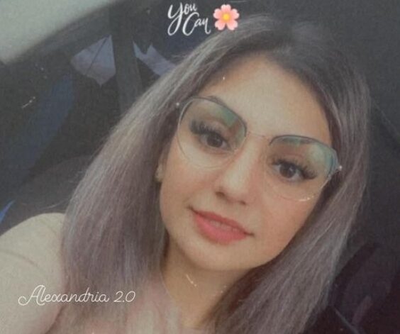 Ea este Florentina, tânăra găsită fără suflare pe un câmp „cu urme de violență pe corp”. Ar fi fost ucisă într-un acces de gelozie de fostul iubit, spun apropiații