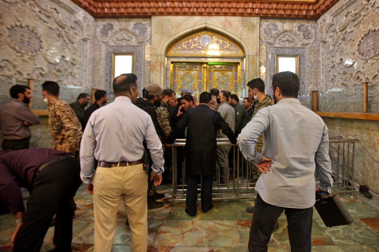 Masacru într-un lăcaș de cult din sudul Iranului. Cel puţin 15 morţi şi zeci de răniţi în urma unui atentat revendicat de gruparea Stat Islamic