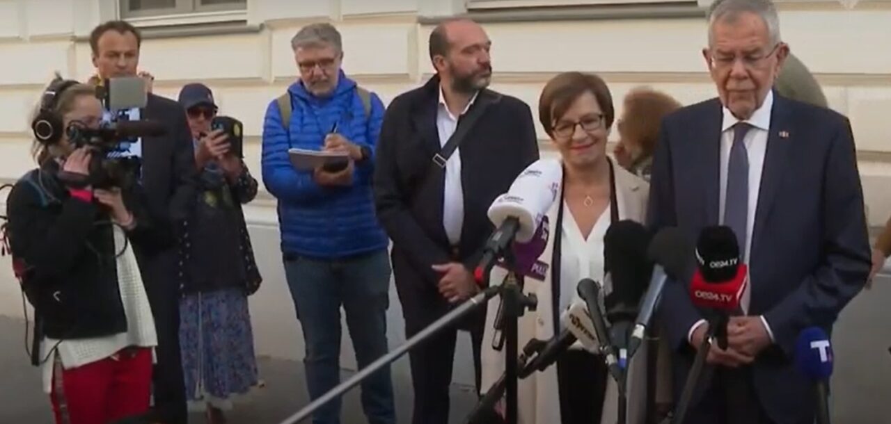 Alexander Van der Bellen, reales președinte al Austriei din primul tur al alegerilor, cu peste 50% din voturi, potrivit sondajelor de la secțiile de votare