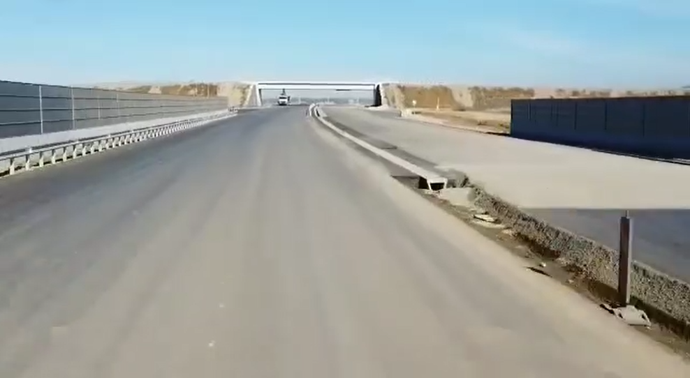 VIDEO | Primii kilometri ai autostrăzii Sibiu-Pitești se apropie de finalizare. Care este progresul fizic al lucrărilor pe șantierul Secțiunii 1 (Sibiu – Boița)