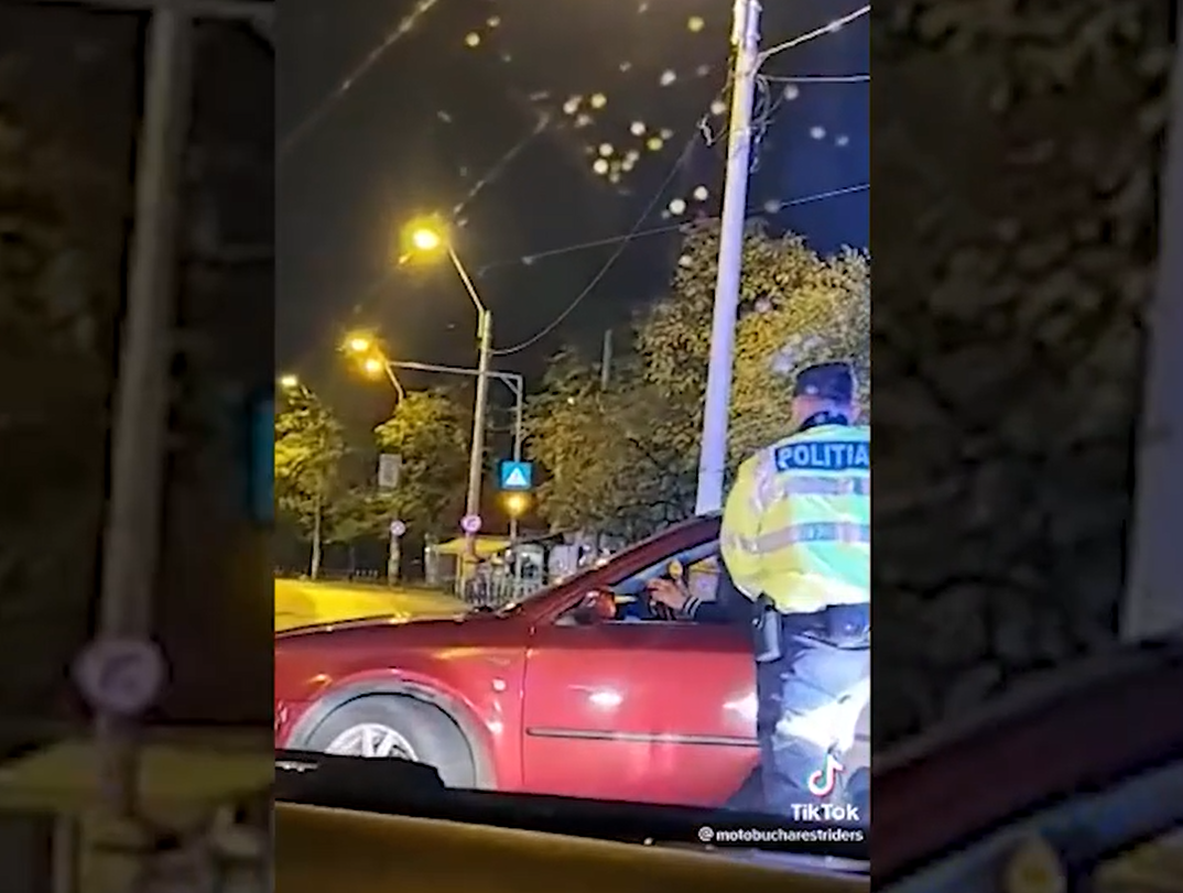 VIDEO | Un nou ”bombardier” pe străzile din București. Un șofer a fost filmat în timp ce încerca să fugă de poliție într-o intersecție din Capitală