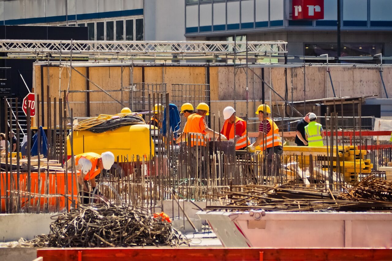 În Europa sunt peste 700.000 de români care lucrează în construcţii