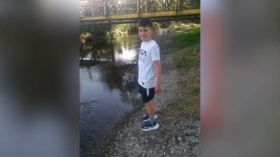Alertă în Brașov! O mămă își caută fiul de numai 11 ani, după ce acesta a plecat de la școală și nu a mai ajuns acasă