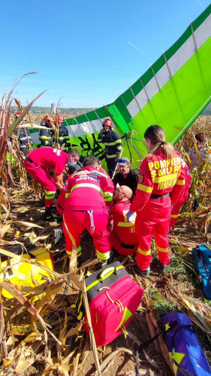 Un motodeltaplan s-a prăbuşit în judeţul Sibiu. Doi pasageri au fost transportați la spital