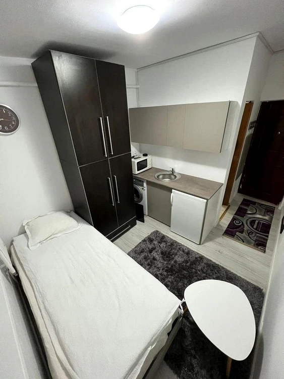 O garsonieră cât o debara, noua „bombă” a pieței imobiliare din Cluj-Napoca. „Și la închisoare aveam mai mult loc”