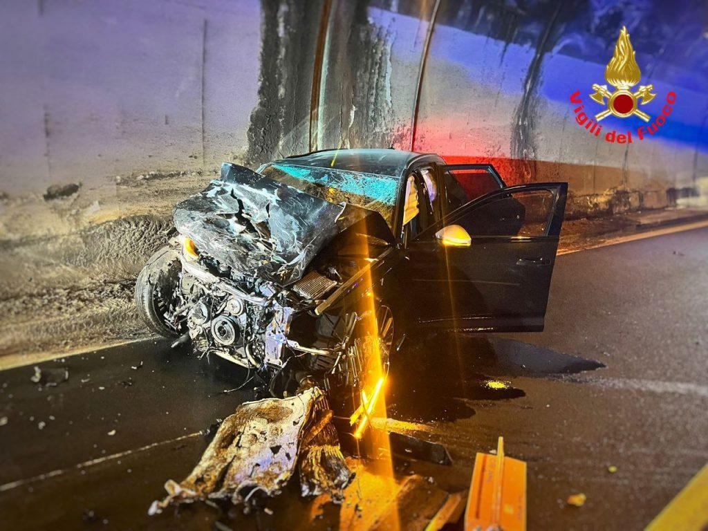 O mamă și fiica ei au murit pe loc într-o Dacie Sandero care circula pe sensul opus, într-un tunel din Italia