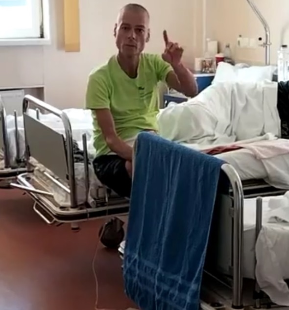 Un cunoscut interpret de muzică populară cântă de pe patul de spital, la „Fundeni”. Fanii săi au lansat un apel disperat pe Facebook