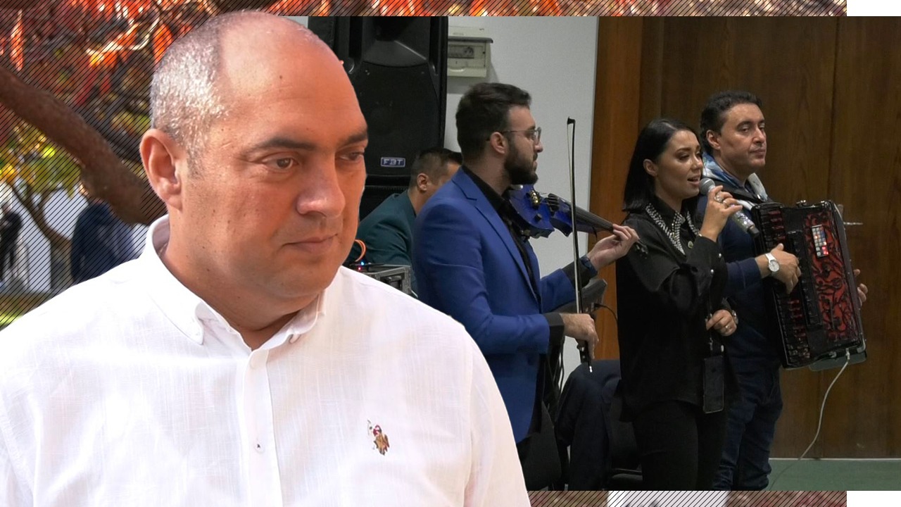 EXCLUSIV VIDEO | Cum arată un curs la facultate despre nediscriminare acompaniat de acordeonistul Marian Mexicanu. Gelu Duminică: ”Generația Z are alte uși mentale deschise, trebuie să te duci pe ușile lor”
