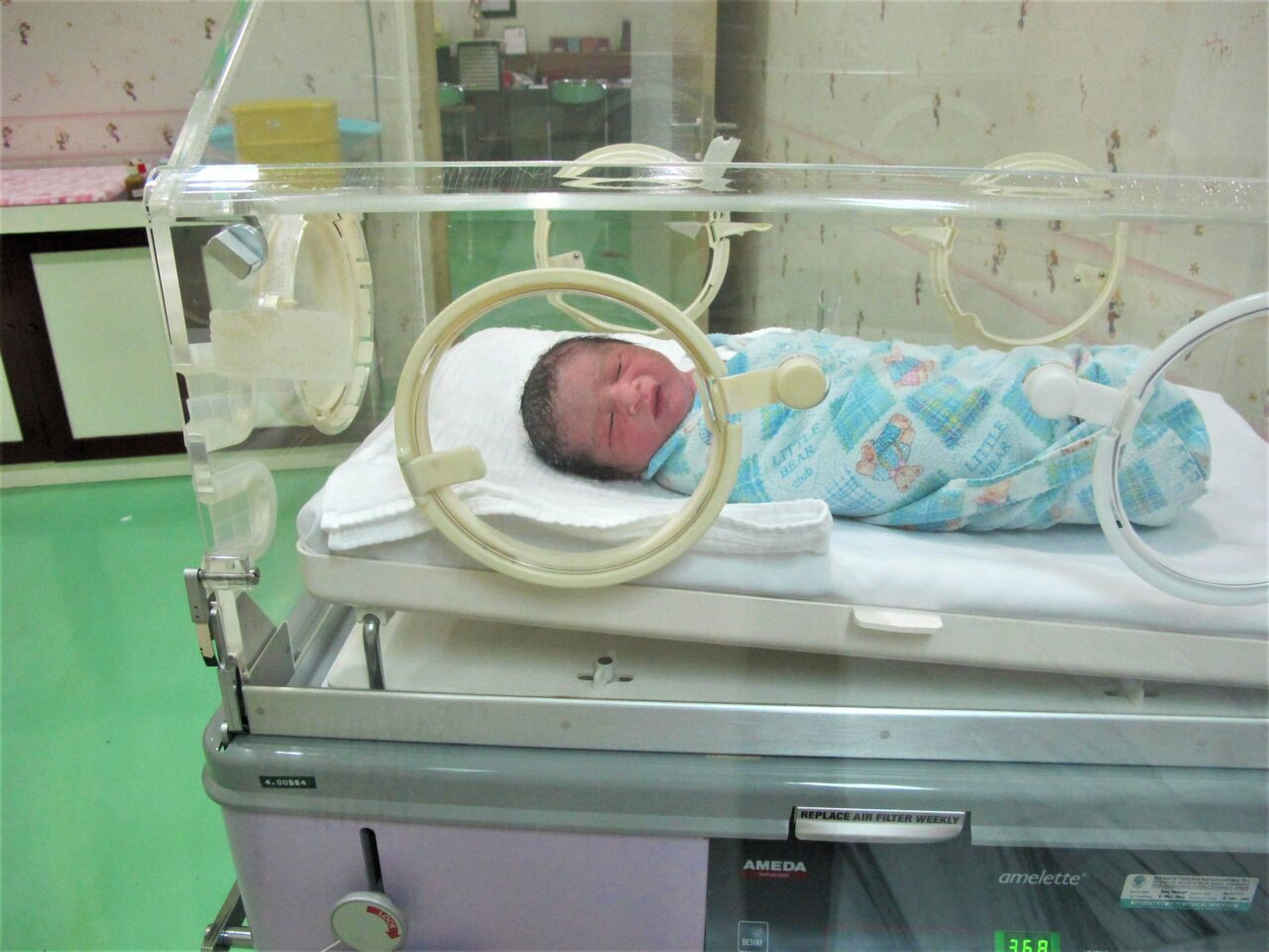 Medicul ginecolog acuzat de omor calificat, Florian Robe, profesează în continuare