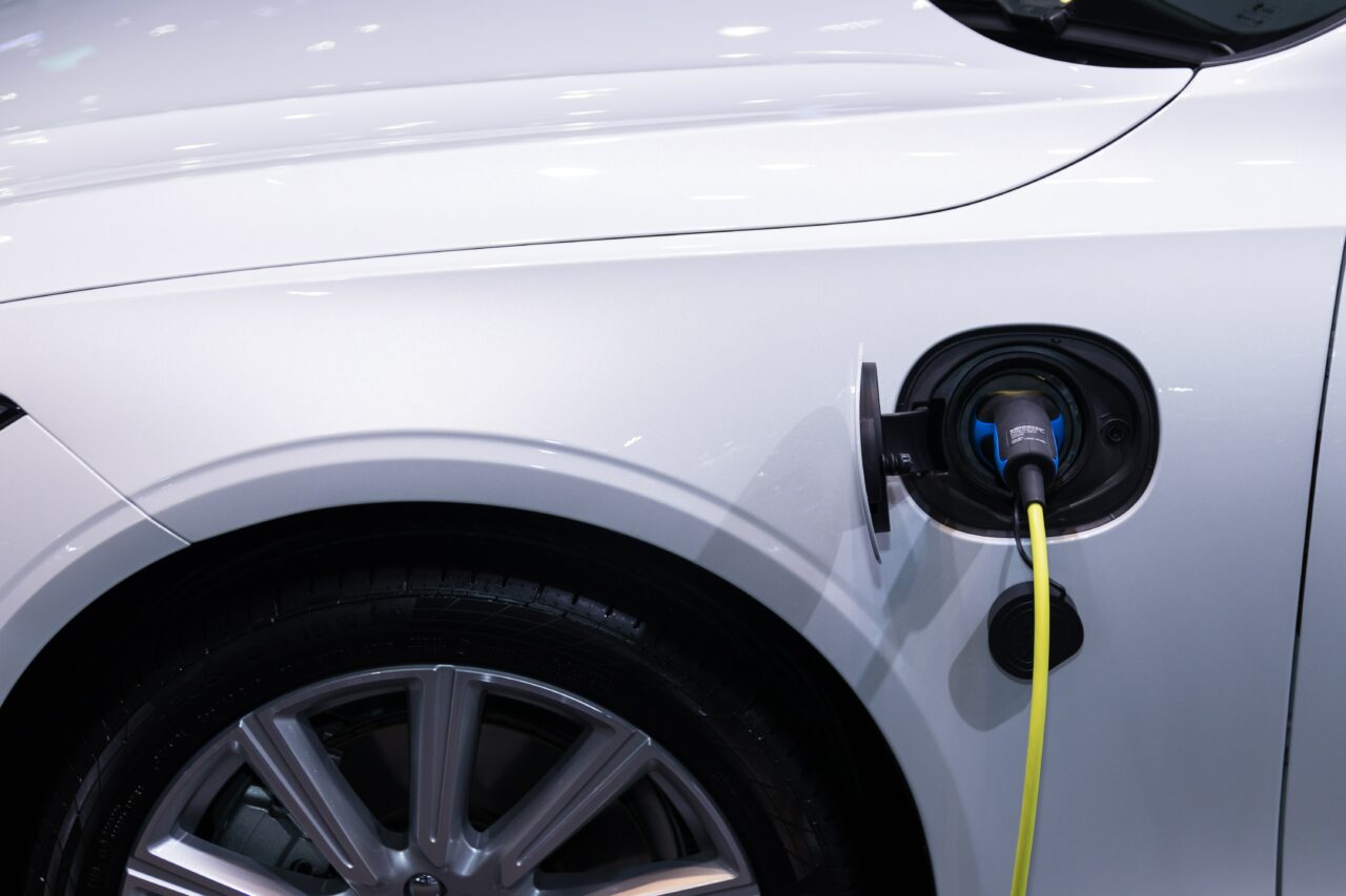 Cât a ajuns să coste un ”plin” la o mașina electrică