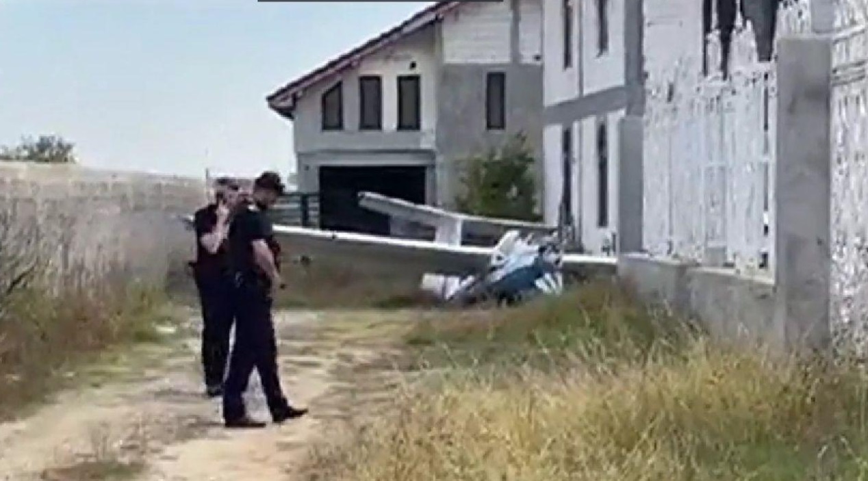 Un planor pilotat de o minoră s-a prăbușit la Craiova. Adolescenta, transportată în stare gravă la spital