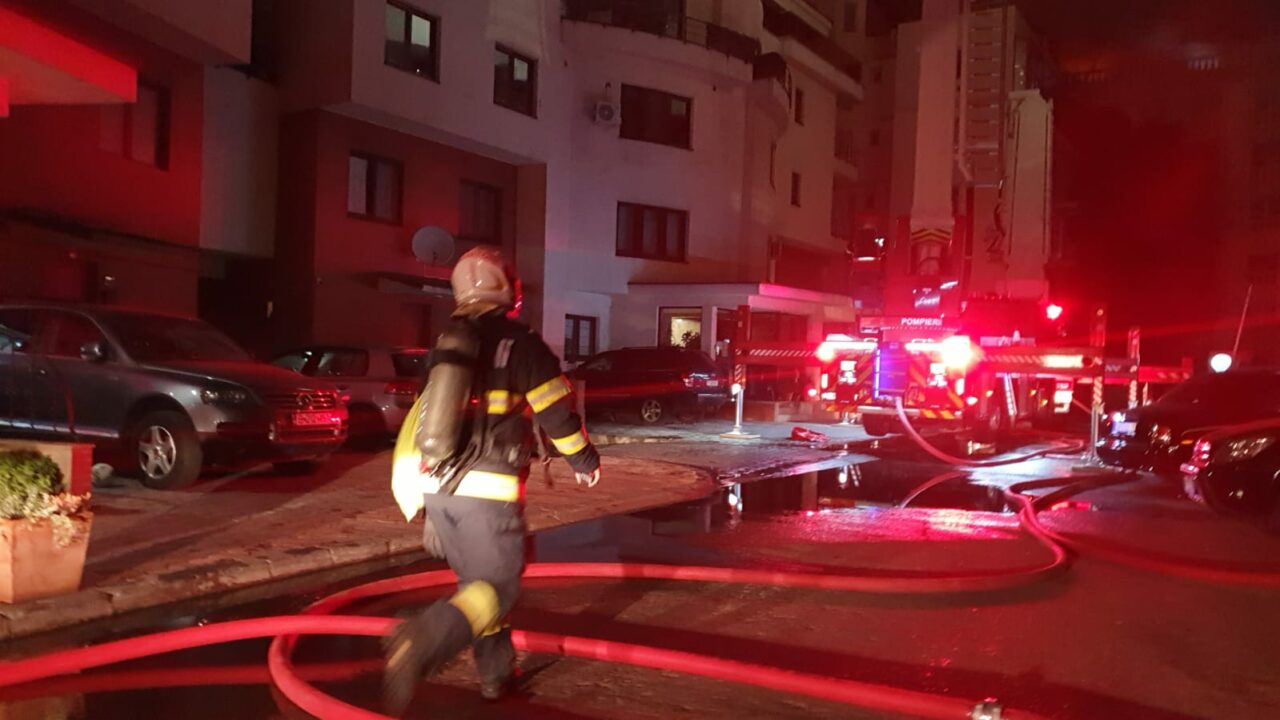 Verificări după incendiul din Cartierul Francez. Pompierii au descoperit că hidranții nu funcționează. Pagubele sunt uriașe
