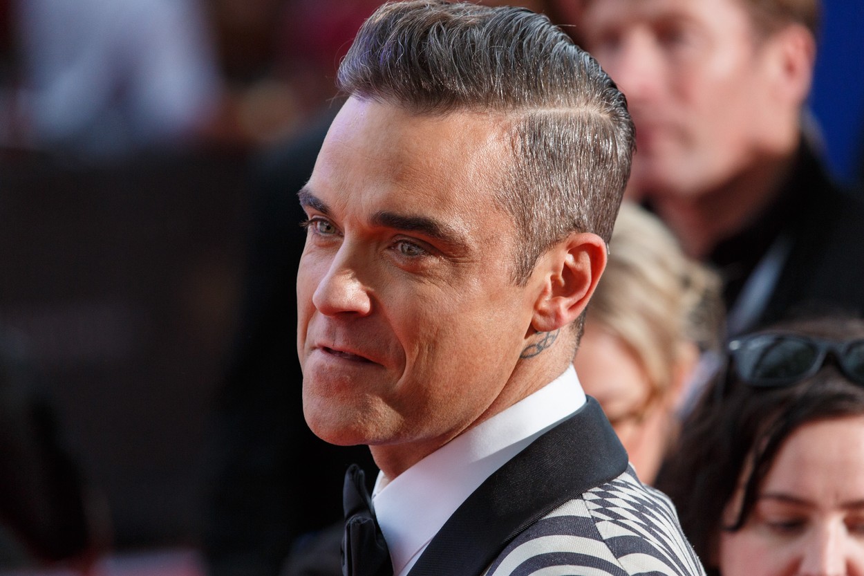 Robbie Williams relansează în ediție de lux albumul de debut solo, „Life thru a Lens”