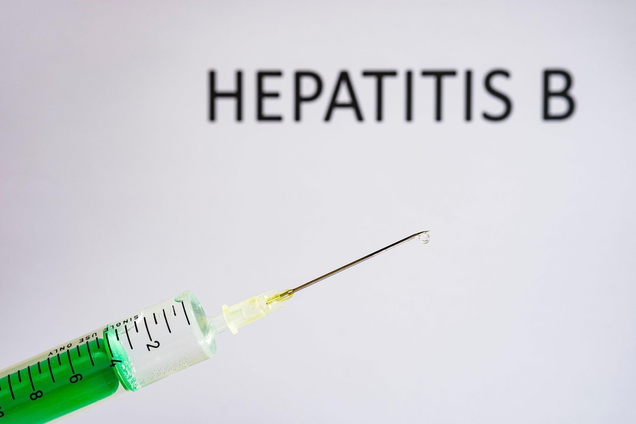 Ministerul Sănătăţii a contractat 130.000 de doze de vaccin hepatitic B.  Dozele vor ajunge în România în luna noiembrie