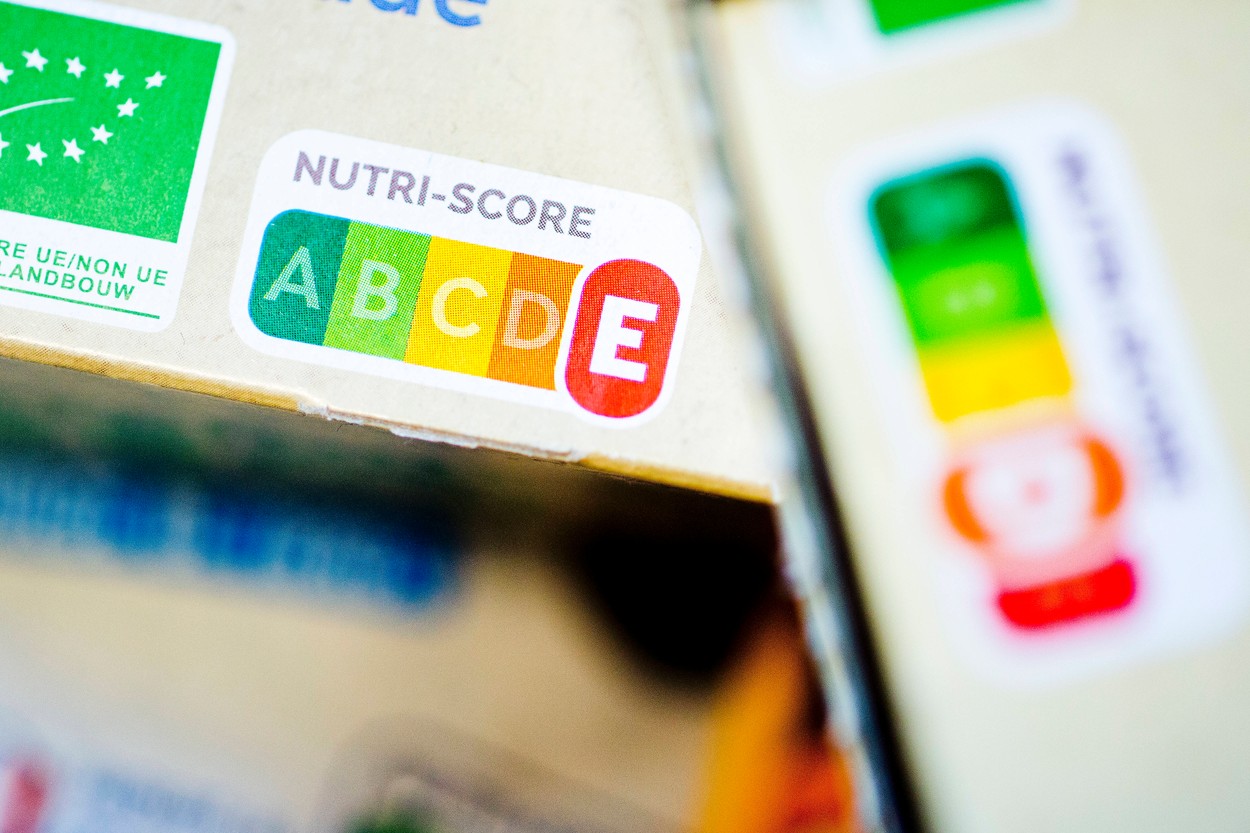 Ce știu românii despre eticheta Nutri-Score și cât de mult țin cont de ea când aleg produsele alimentare. „Mă uit numai la garanție, atât, să fiu sinceră” | VIDEO