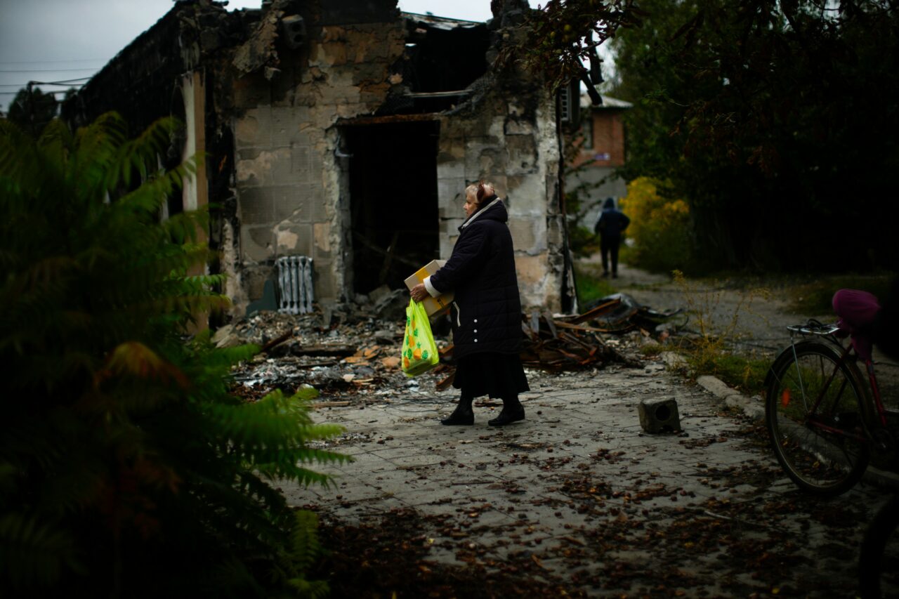 LIVE TEXT | Război în Ucraina, ziua 235. 11 persoane au fost ucise de persoane înarmate, într-o bază de antrenament rusă. Clădirea administrației din Donețk a fost bombardată