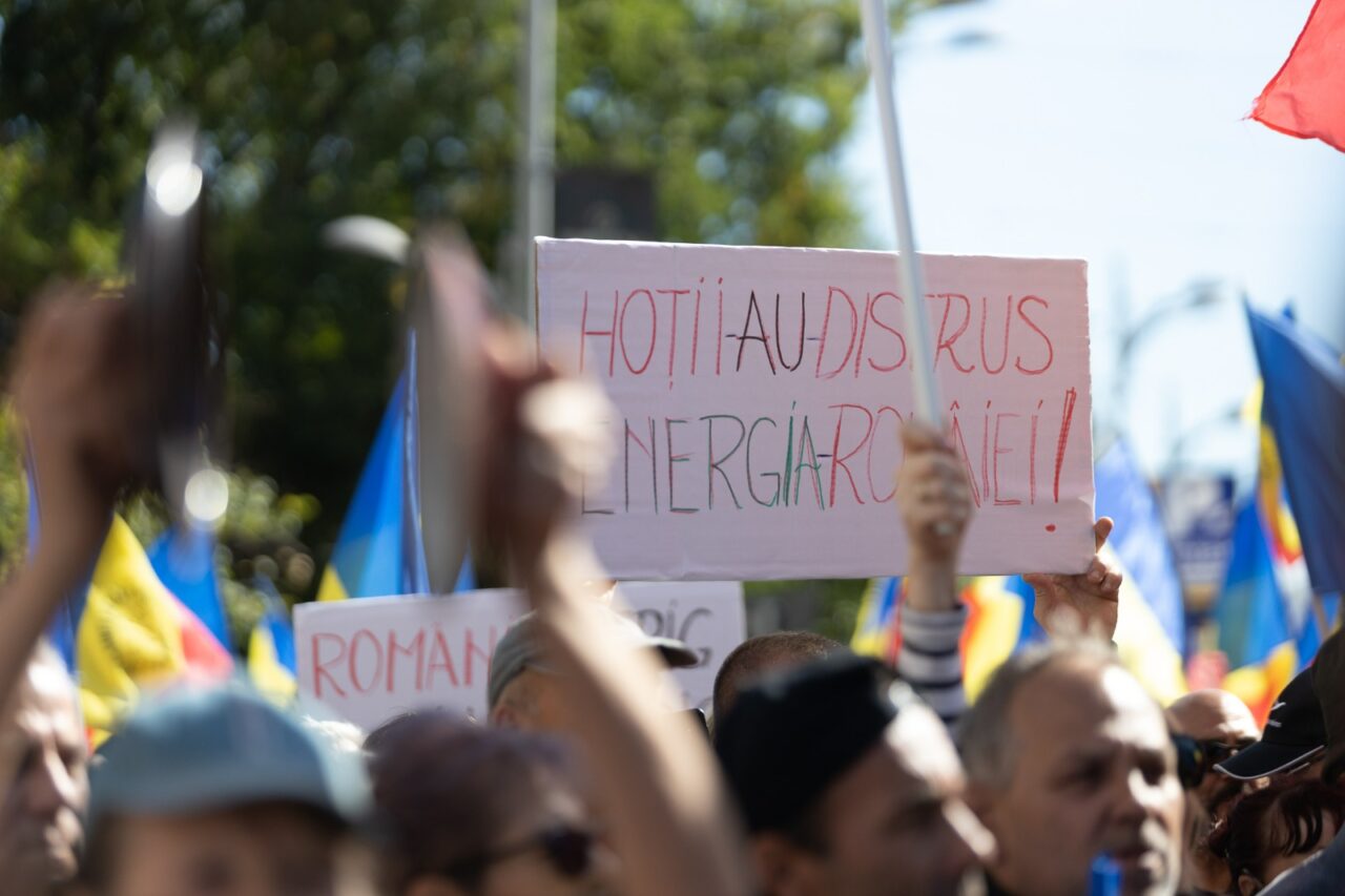 VIDEO | Ce i-a scos în stradă pe oameni la mitingul neasumat (REPORTAJ)