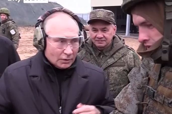 Vladimir Putin, în vizită cu ”servieta nucleară”?