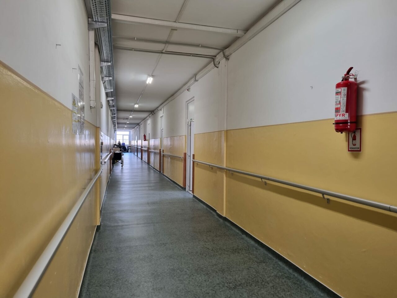 Un român a distrus toate sălile de operație ale unui spital din Italia. Ce le-a declarat polițiștilor