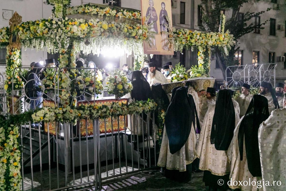 Anul acesta, creștinii care vin la pelerinajul de la Iași la moaștele Sfintei Parascheva vor putea să se roage și la moaștele unui sfânt născut în Ucraina