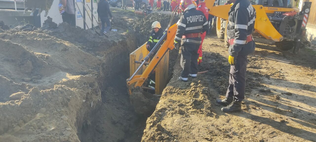 Tragedie în județul Cluj. Un tânăr de 20 de ani a murit îngropat de viu sub un mal de pământ. Totul s-a întâmplat sub privirile tatălui său