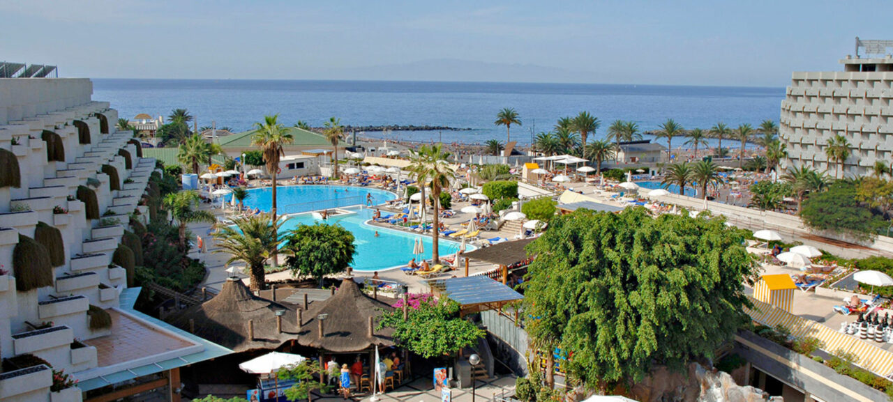 Ce a pățit un român care și-a făcut concediul în Tenerife, la un hotel de 4 stele. A intrat peste soția lui în baie!