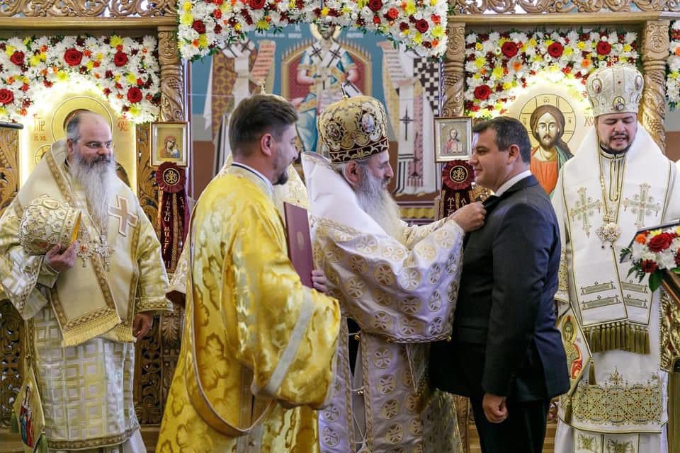 Eugen Tomac a primit distincția Ordinul „Maica Domnului Rugătoarea” din partea Patriarhului Daniel