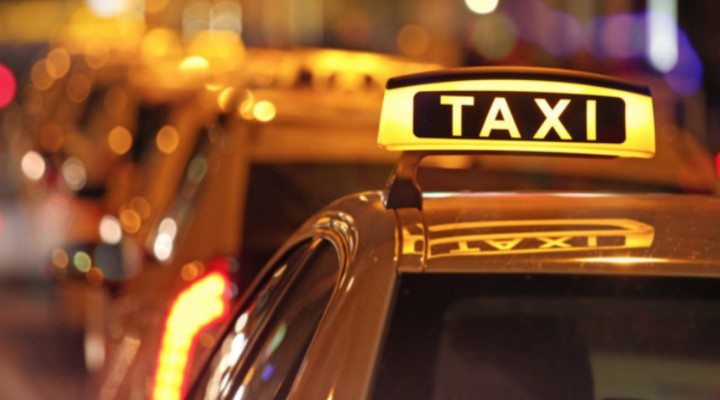 Un taximetrist a păcălit o clientă cu suma de 55.000 de euro! Bărbatul s-a dat drept procuror