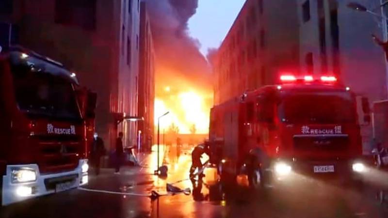 VIDEO | Incendiu devastator în China. 36 de oameni au ars de vii într-o fabrică!