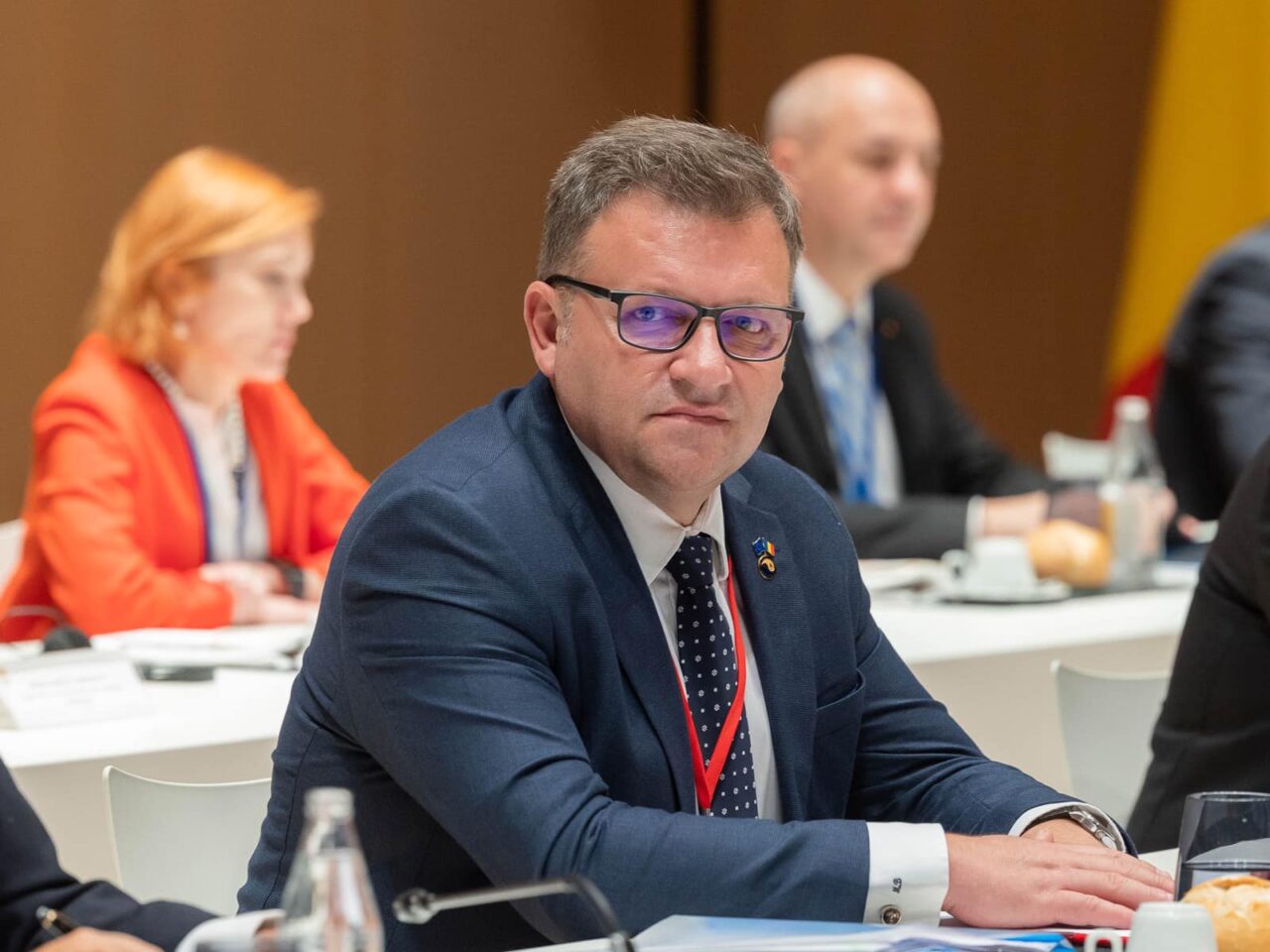 Legea dialogului social, adoptată în Parlament. Ce reacție a avut ministrul Budăi