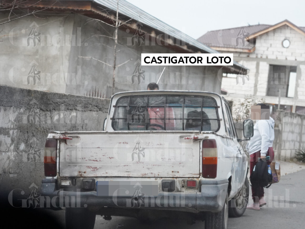 EXCLUSIV. Ce spun vecinii din sat despre ultimul mare câștigător la LOTO 6/49: „Nu vine pe la cârciumă, nu joacă la păcănele”