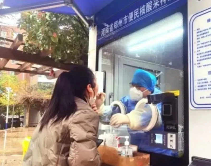 Autoritățile din China bagă în izolare șase milioane de oameni! Totul a pornit de la protestul organizat la fabrica Foxconn din Zhengzhou
