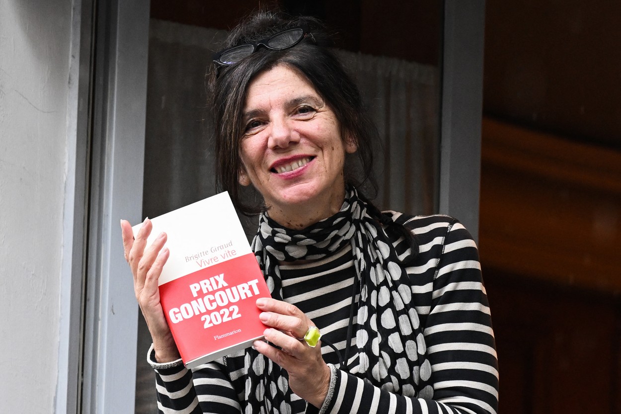 Premiul Goncourt 2022 a fost câștigat de către scriitoarea Brigitte Giraud pentru romanul ”Vivre vite”