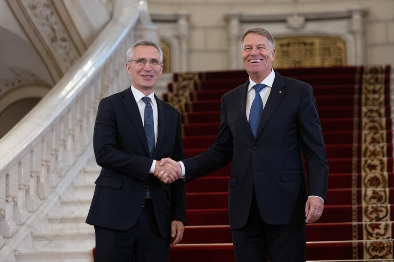Jens Stoltenberg, după ce Klaus Iohannis a cerut planuri concrete pentru „ca, în cazul unui atac, să se ştie foarte exact cine, ce trupe şi unde trimite”: NATO are planuri concrete stabilite pentru a apăra toţi aliaţii