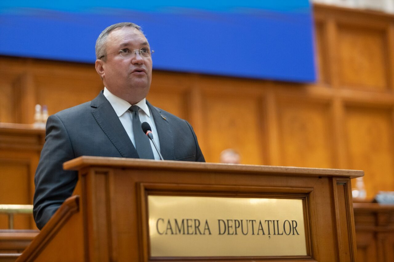 VIDEO | Premierul Nicolae Ciucă, la comemorarea din Parlament a Revoltei Anticomuniste de la Brașov din 15 noiembrie 1987: „A marcat începutul sfârșitului pentru regimul comunist din România”