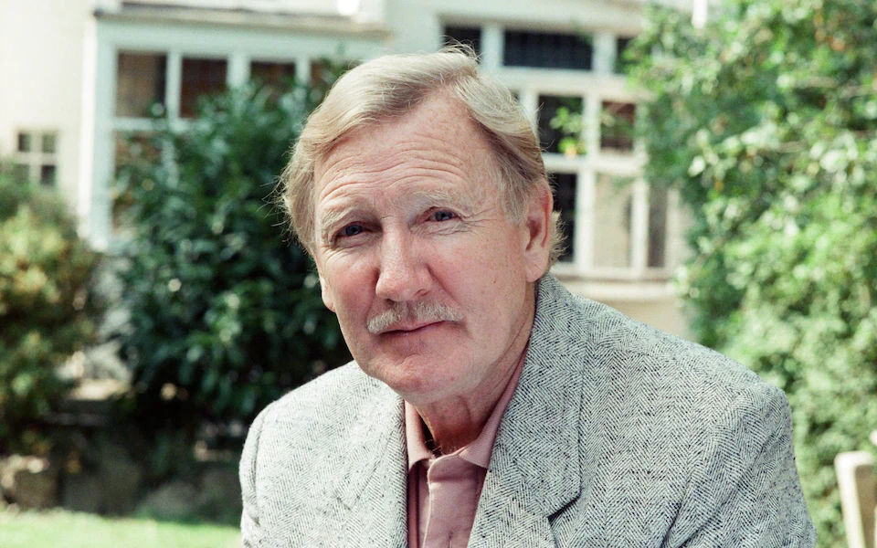 Este doliu în lumea cinematografiei! A murit actorul Leslie Phillips