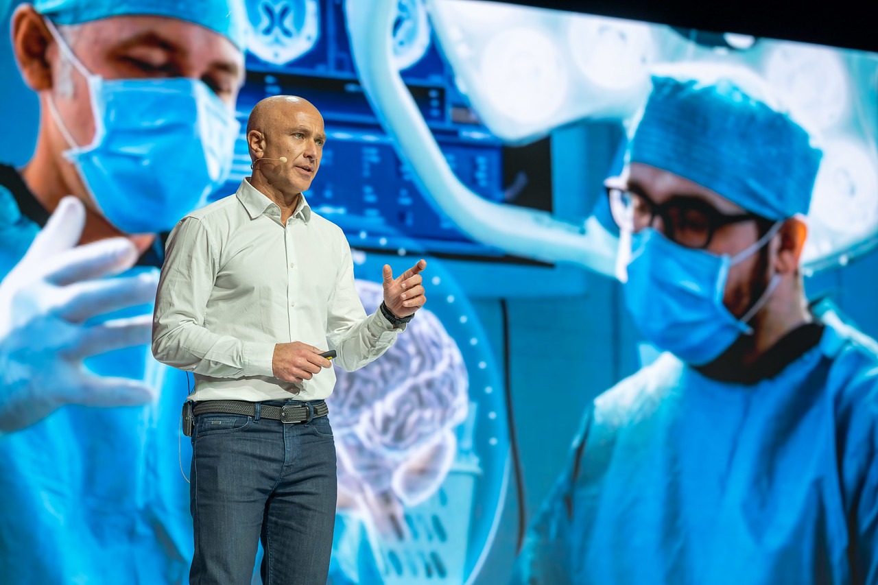IQ Digital. Achilleas Kanaris, Vodafone România: 5G este tehnologia tehnologiilor, cheia care deschide potențialul din AI, robotică, conectivitatea smart