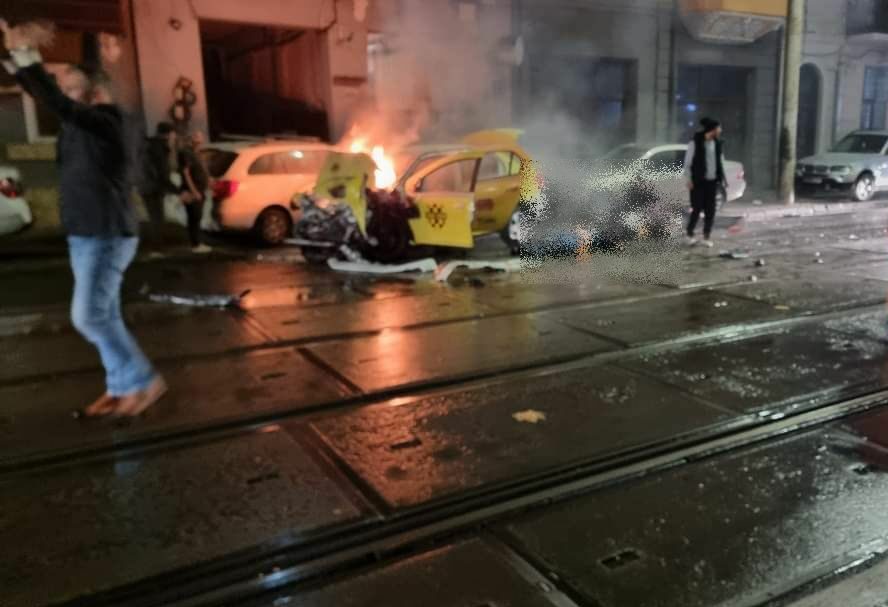 VIDEO | Accident grav în București! Un taxi a fost spulberat de un autobuz STB. Șoferul a murit