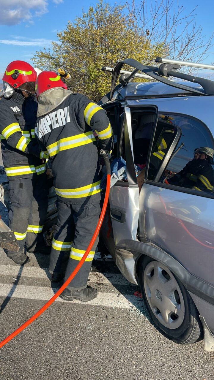 Accident mortal în Prahova. Ambii șoferi au rămas încarcerați și au decedat | VIDEO