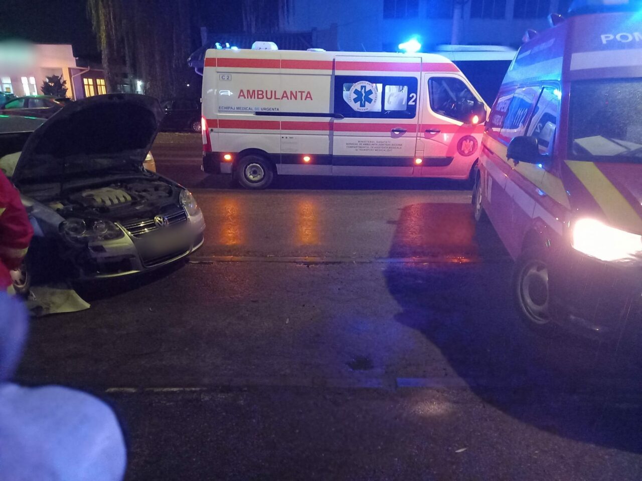 Un șofer băut din Râmnicu Vâlcea a lovit nouă mașini, aflate în trafic sau parcate. Ce alcoolemie avea bărbatul